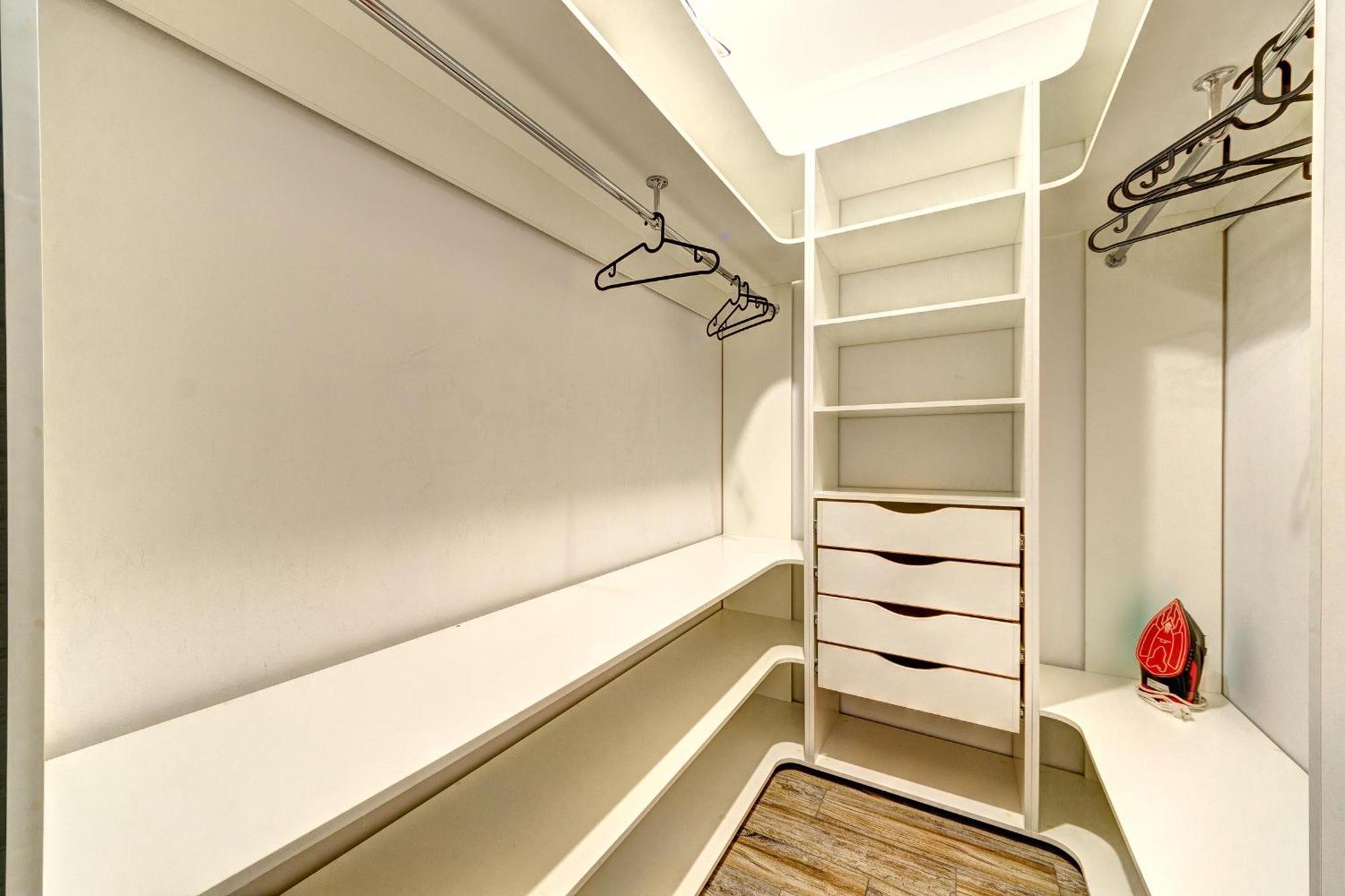 Apartment Voskresenska 18 , Парковые Озера كييف الغرفة الصورة